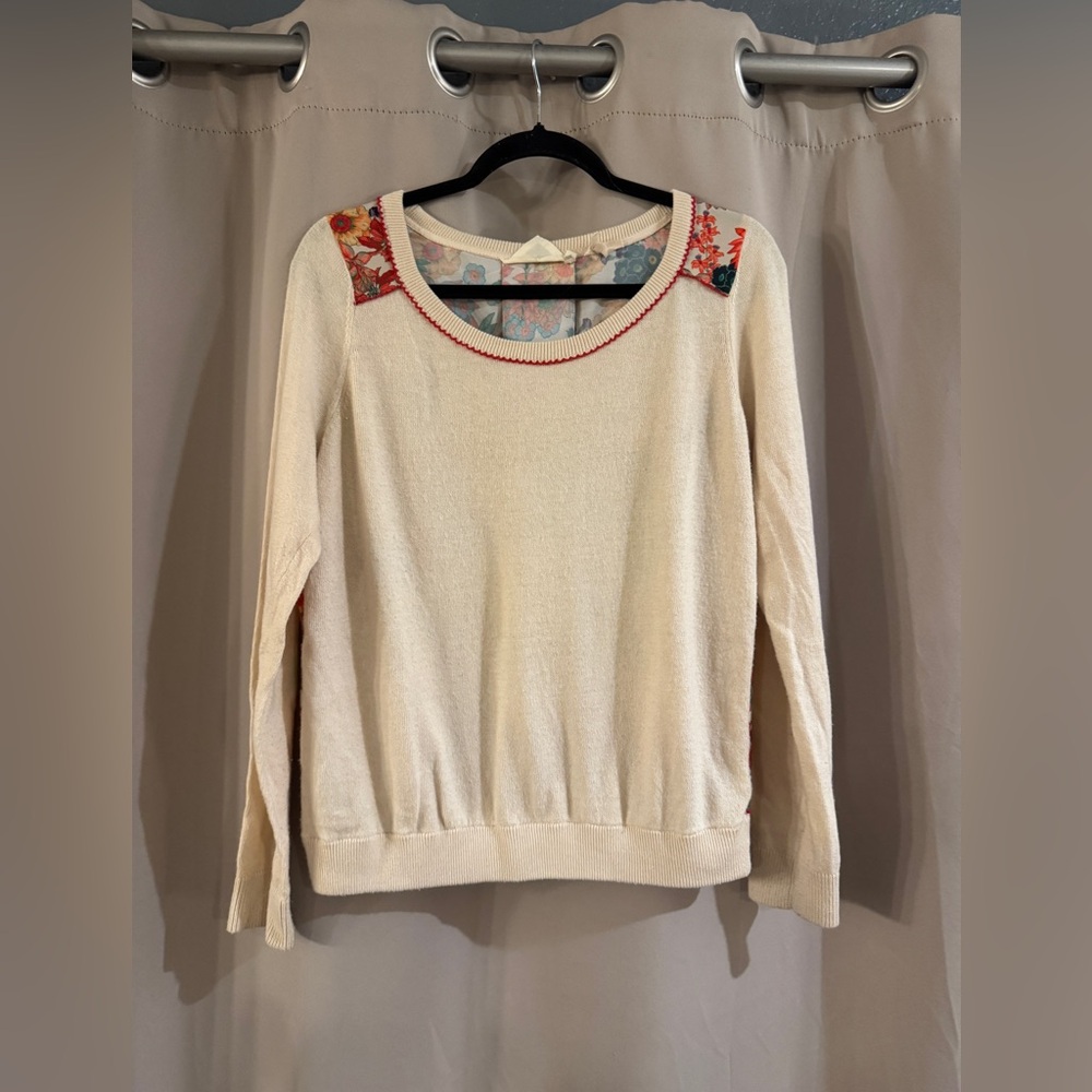 Women’s HWR Cream Floral-Accent Top